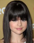 Yuvarlak Yüz Selena Gomez Kahkül Saçlar