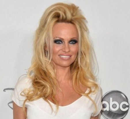 Pamela Anderson Kabarık Saç