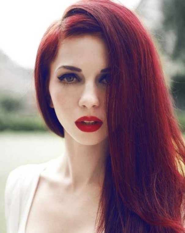 Koyu Kızıl Rengi Saç Modelleri